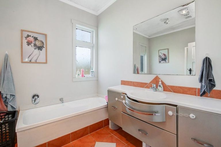 Photo of property in 51a Parakai Avenue, Parakai, 0830