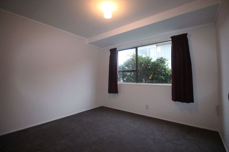 Photo of property in 1/21 Kiteroa Terrace, Rothesay Bay, Auckland, 0630