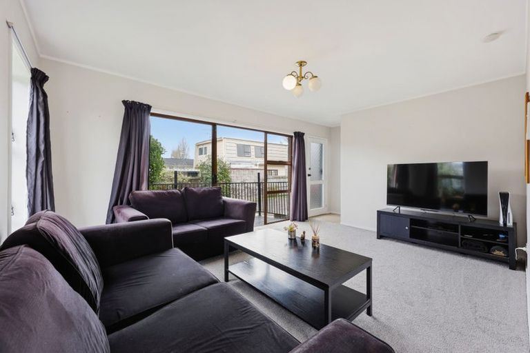 Photo of property in 2/23 Butley Drive, Farm Cove, Auckland, 2012