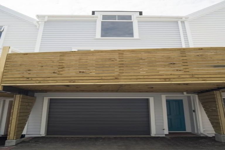 Photo of property in Pirie Street Townhouses, 28/35 Pirie Street, Mount Victoria, Wellington, 6011