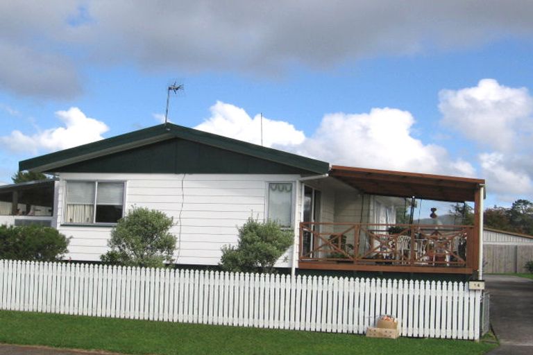 Photo of property in 14 Solea Road, Sunnyvale, Auckland, 0612