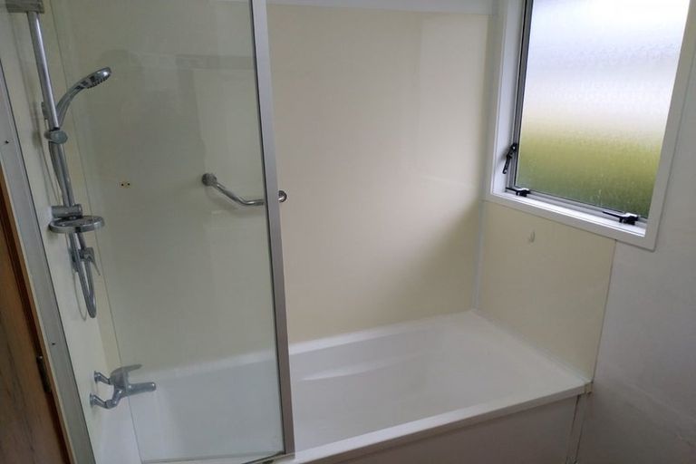 Photo of property in 19 Tomintoul Place, Highland Park, Auckland, 2010