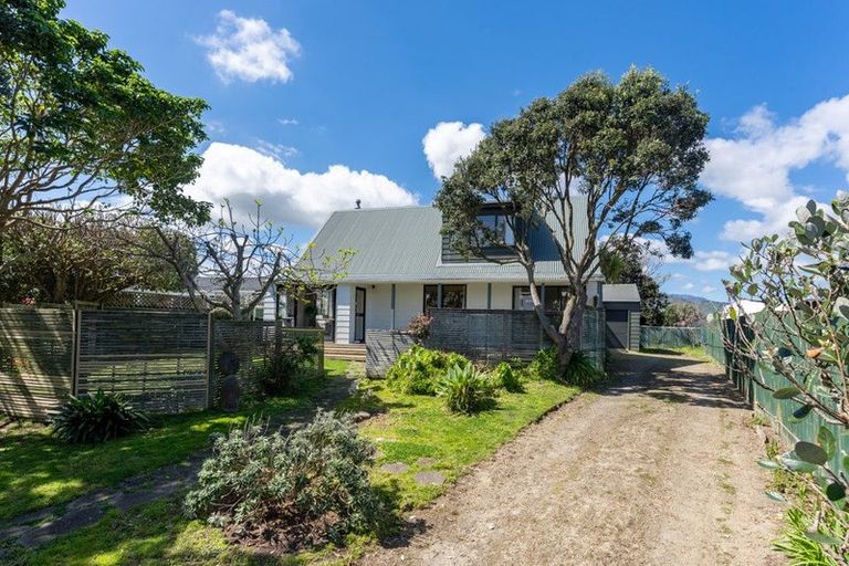 Photo of property in 25 Tobys Way, Waikanae Beach, Waikanae, 5036