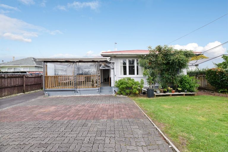 Photo of property in 7 Enderby Drive, Te Atatu Peninsula, Auckland, 0610