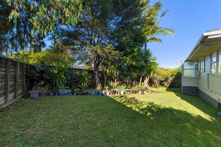 Photo of property in 36 Sunline Avenue, Massey, Auckland, 0614