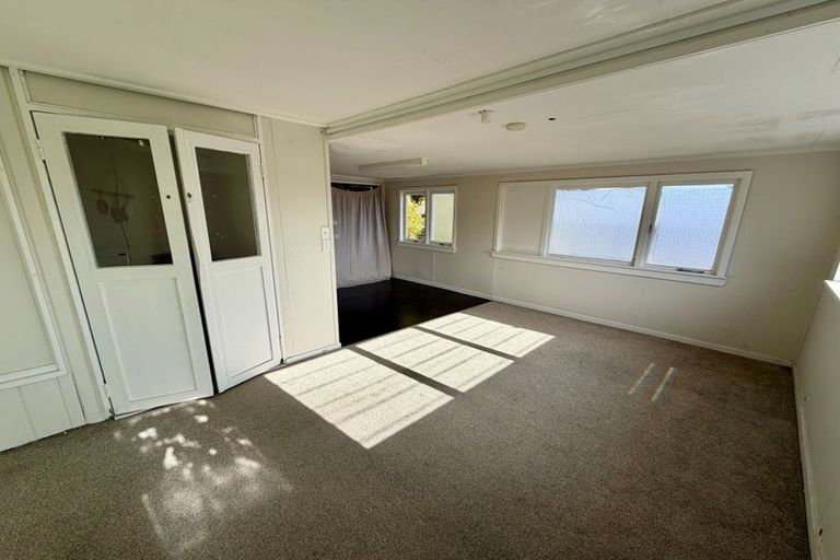 Photo of property in 112 Sunnyside Road, Sunnyvale, Auckland, 0612