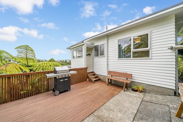 Photo of property in 163a Miromiro Road, Normandale, Lower Hutt, 5010