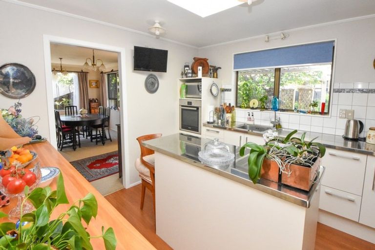 Photo of property in 6 Chisholm Place, Carterton, 5713
