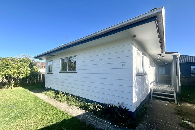 Photo of property in 57 Burundi Avenue, Clendon Park, Auckland, 2103