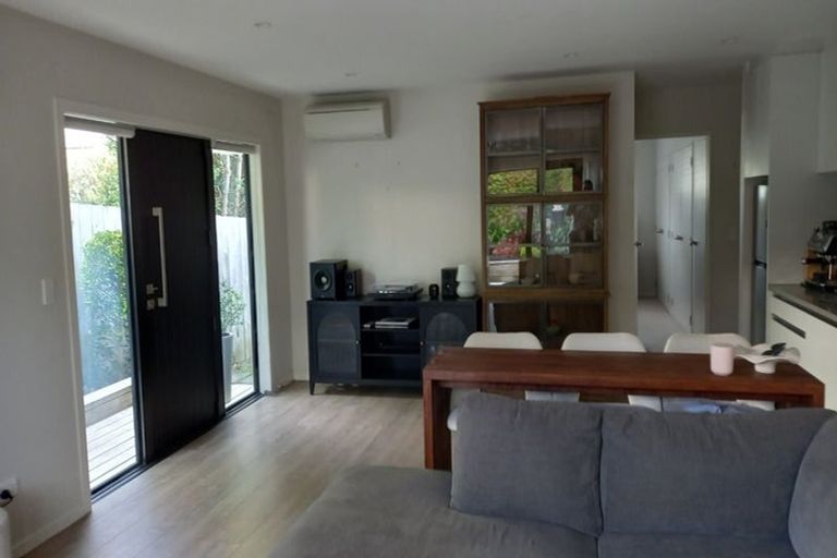 Photo of property in 2/7 Delisle Place, Windsor Park, Auckland, 0632
