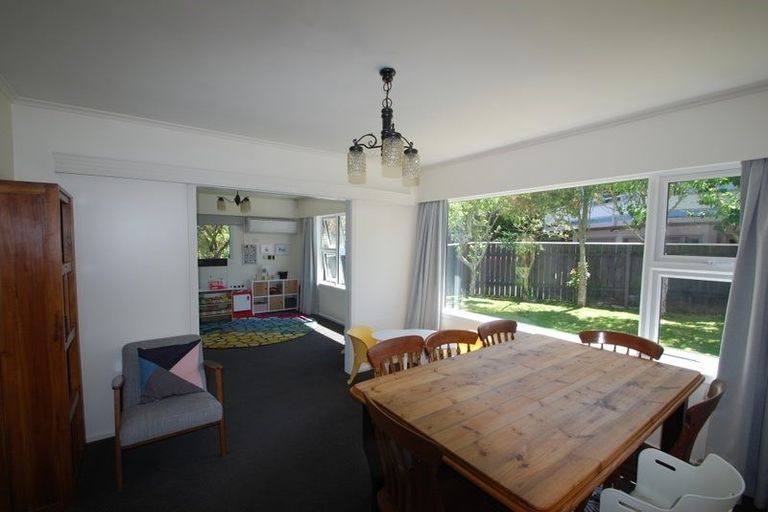 Photo of property in 109 Taylor Terrace, Tawa, Wellington, 5028