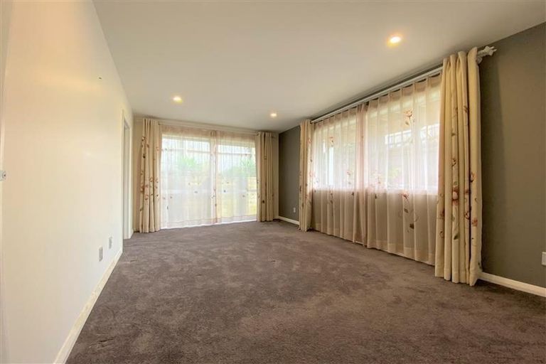 Photo of property in 11a Bank Street, Hillcrest, Auckland, 0627