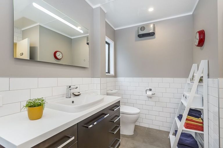 Photo of property in 14 Doon Grove, Papakowhai, Porirua, 5024