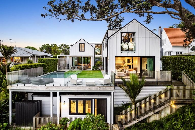 Photo of property in 71a Ngataringa Road, Devonport, Auckland, 0624