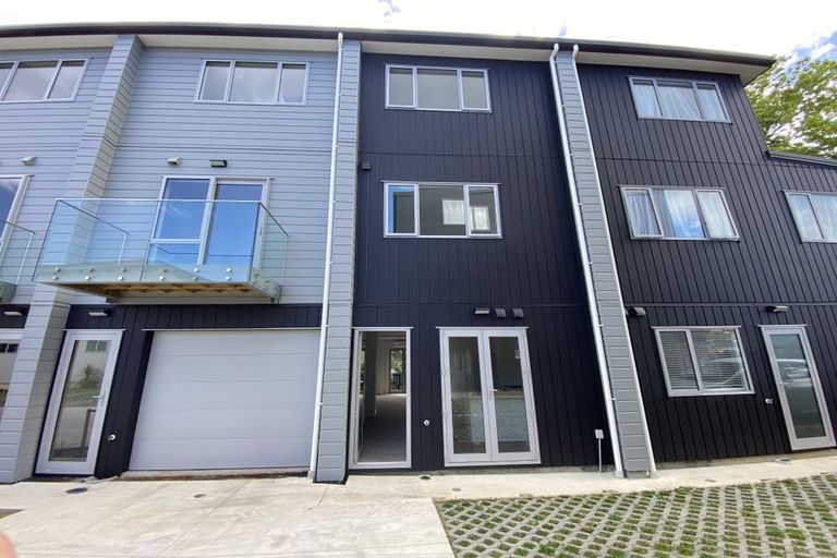 Photo of property in 57d Edmonton Road, Henderson, Auckland, 0612