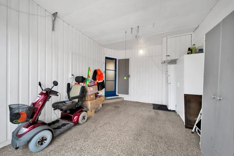 Photo of property in 15b Mayfair Place, Westown, New Plymouth, 4310