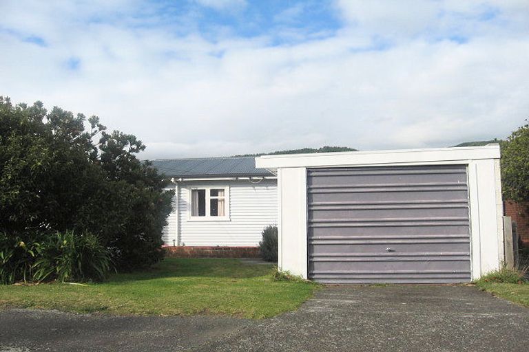 Photo of property in 5 Clarkes Crescent, Paekakariki, 5034