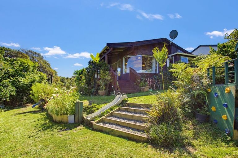 Photo of property in 6 Punga Place, Whitianga, 3510