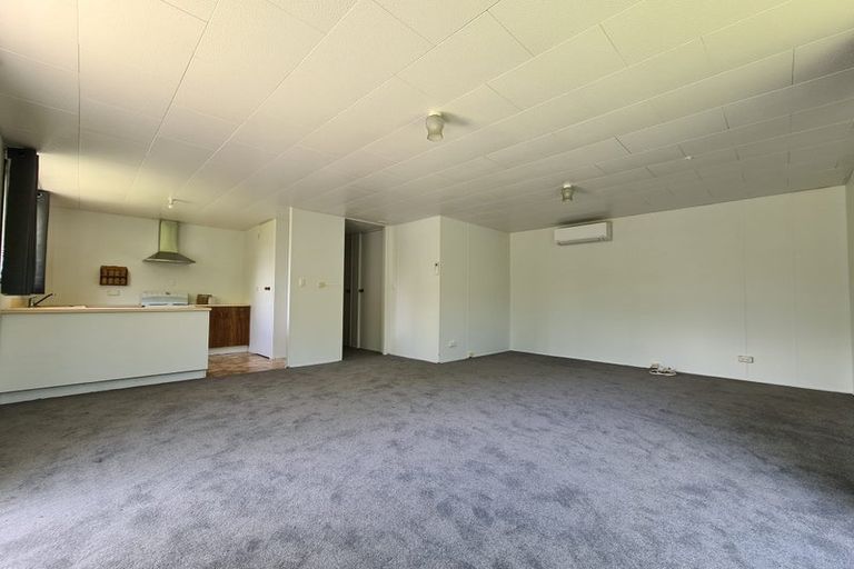 Photo of property in 1/9 Kirrie Avenue, Te Atatu South, Auckland, 0610