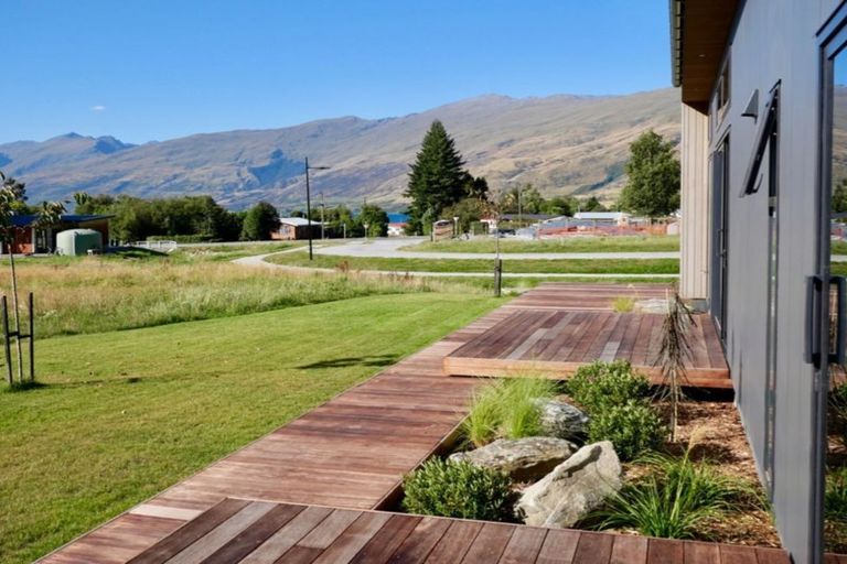 Photo of property in 9 Lakefield Close, Kingston, Athol, 9793