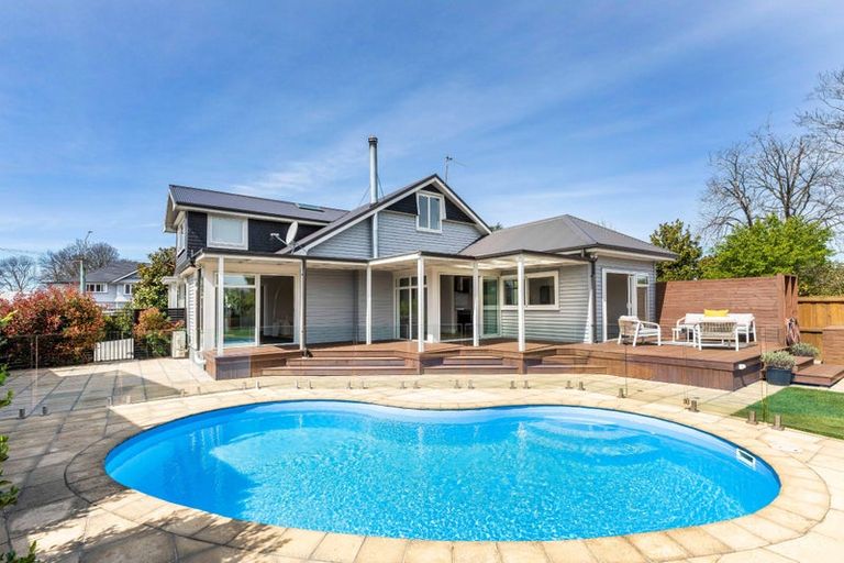 Photo of property in 3 Strowan Road, Strowan, Christchurch, 8052