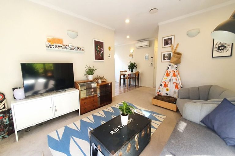 Photo of property in 52a Birdwood Road, Swanson, Auckland, 0612