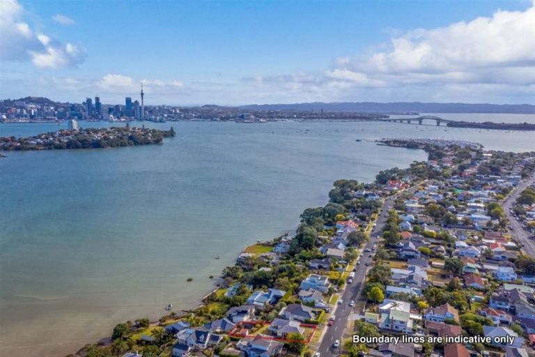 Photo of property in 107 Norwood Road, Bayswater, Auckland, 0622