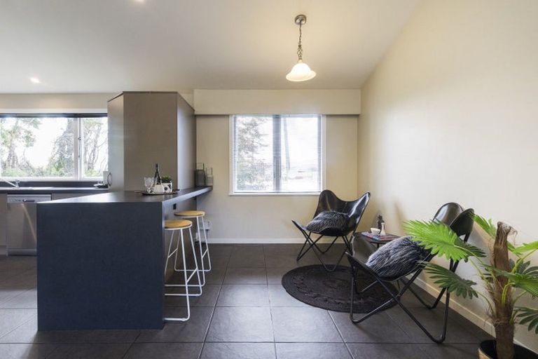 Photo of property in 4 Waicola Drive, Fitzherbert, Palmerston North, 4471