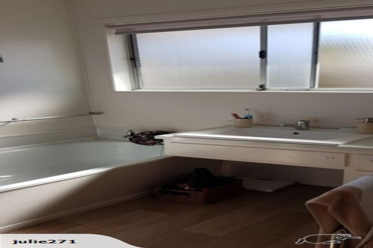 Photo of property in 2/11 Dowling Place, Pakuranga, Auckland, 2010