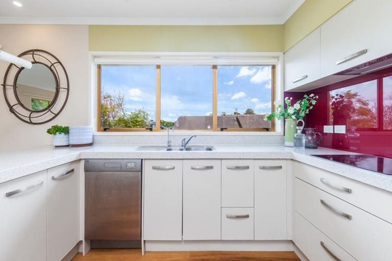 Photo of property in 3 Serrita Avenue, Sunnyhills, Auckland, 2010