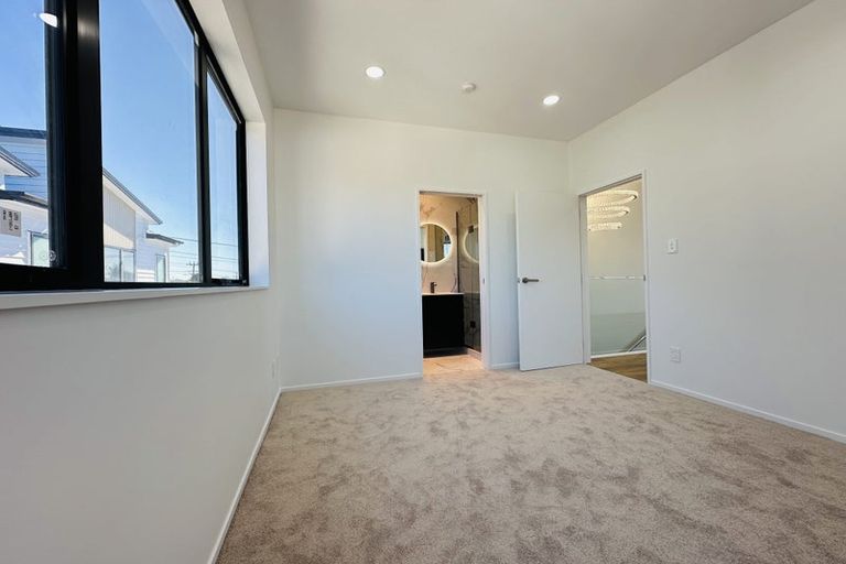 Photo of property in 1a Edward Avenue, Orewa, 0931