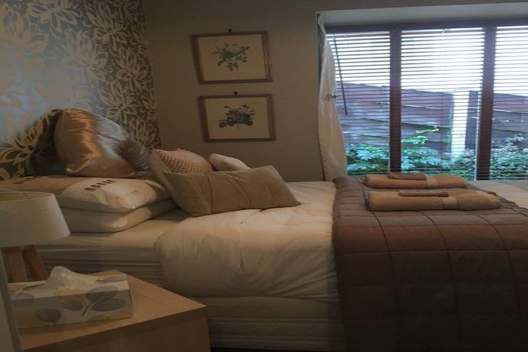 Photo of property in 17 Palliser Road, Roseneath, Wellington, 6011