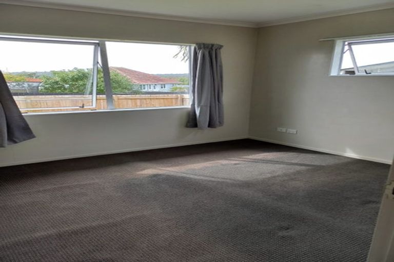 Photo of property in 47 Fairclough Road, Beach Haven, Auckland, 0626