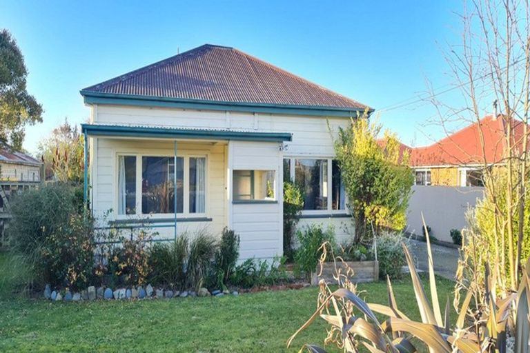 Photo of property in 10 Coronation Street, Waimate, 7924