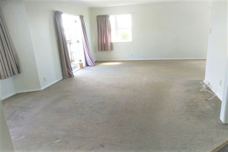 Photo of property in 2/3 Bruce Road, Glenfield, Auckland, 0629