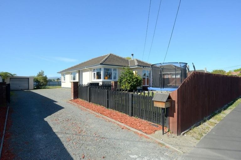 Photo of property in 37 Lyndhurst Crescent, Aranui, Christchurch, 8061