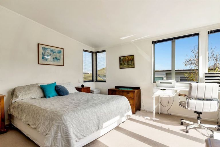 Photo of property in 1/37 Kiwi Esplanade, Mangere Bridge, Auckland, 2022