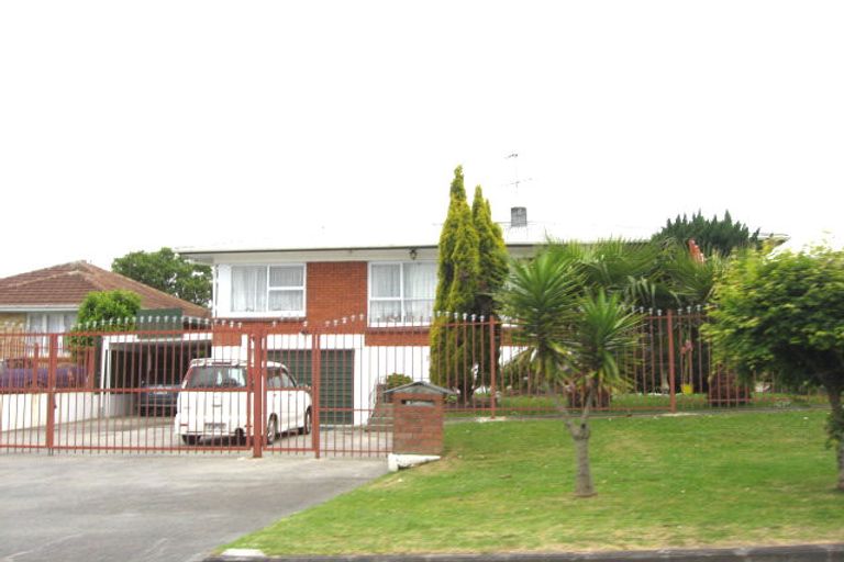 Photo of property in 24 Waterview Road West, Stanley Point, Auckland, 0624