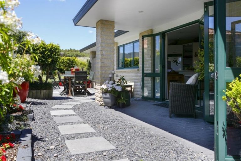 Photo of property in 2/30 Fairview Terrace, Waipahihi, Taupo, 3330