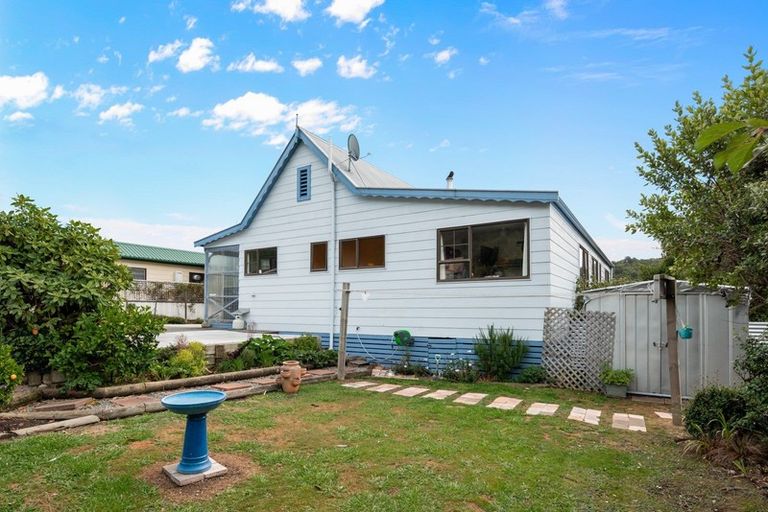 Photo of property in 168 Waikawa Road, Picton, 7220