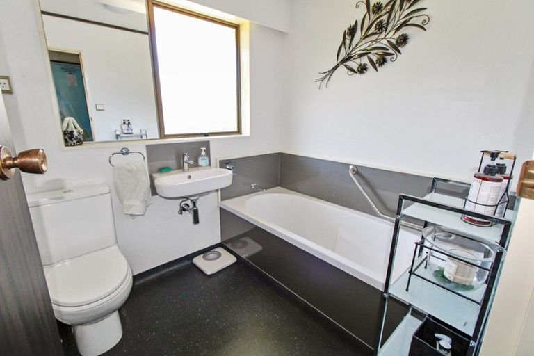 Photo of property in 10 Smith Street, Dannevirke, 4930