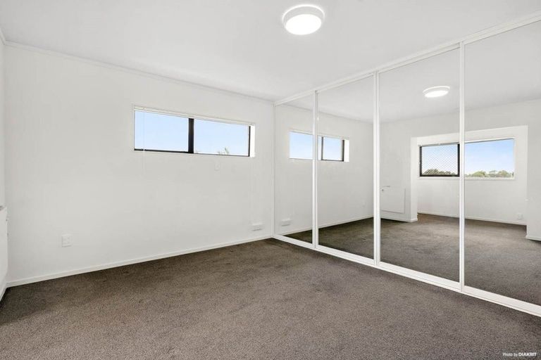 Photo of property in 36 Sturges Road, Henderson, Auckland, 0612