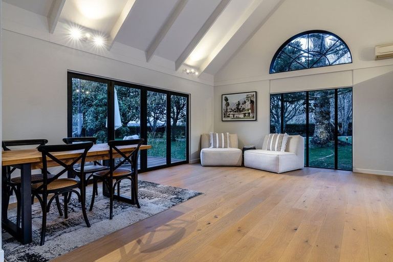 Photo of property in 211 Schnapper Rock Road, Schnapper Rock, Auckland, 0632