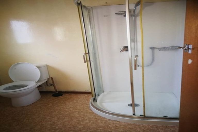 Photo of property in 1/42 Fruitvale Road, New Lynn, Auckland, 0600