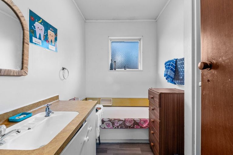 Photo of property in 2 Sequoia Crescent, Owhata, Rotorua, 3010