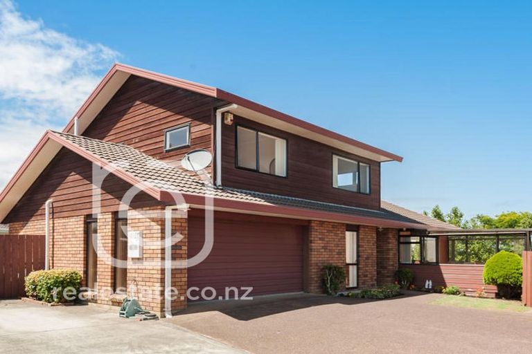 Photo of property in 20b Kallaroo Place, Botany Downs, Auckland, 2010