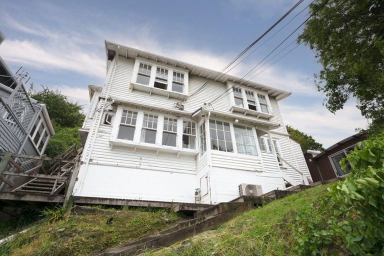 Photo of property in 76a Kelburn Parade, Kelburn, Wellington, 6012