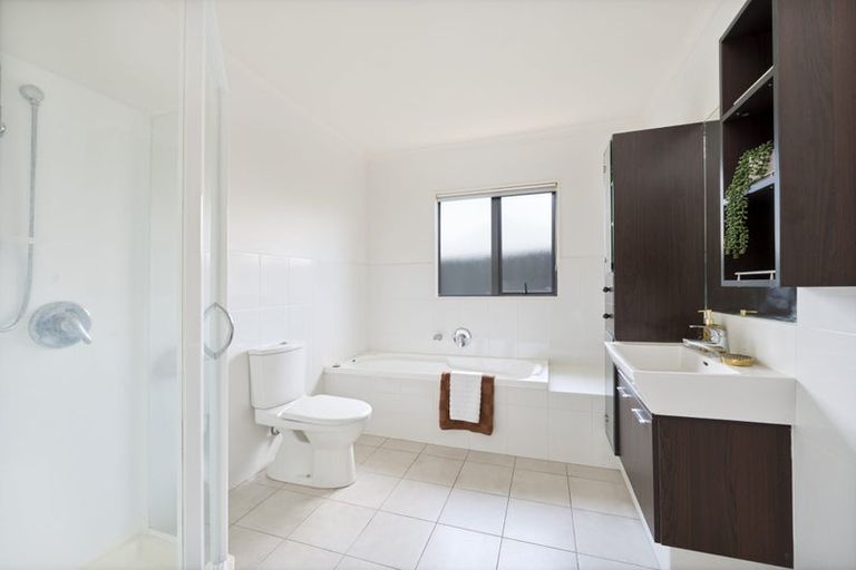 Photo of property in 77g Sturges Road, Henderson, Auckland, 0612