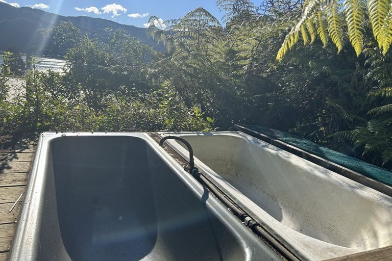 Photo of property in 1742 Queen Charlotte Drive, Linkwater, Picton, 7281