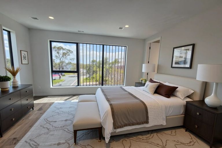 Photo of property in 5 Raphael Place, West Harbour, Auckland, 0618